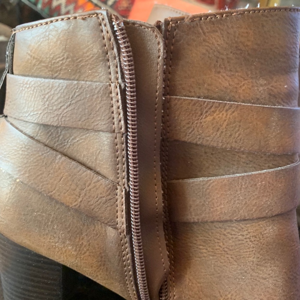 Heeled booties - Picture 3 of 6